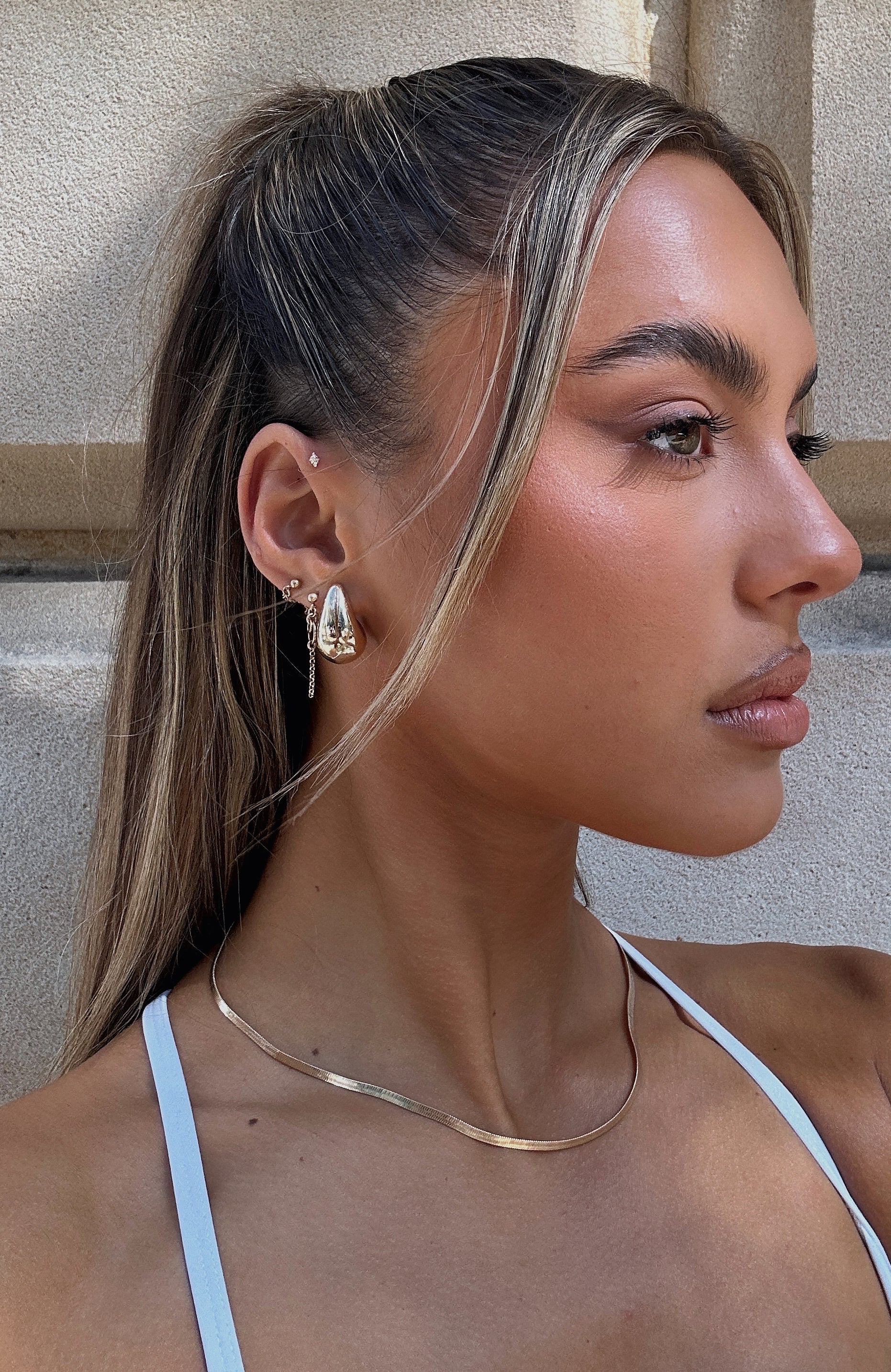 Arabella Earrings Gold - Image 3