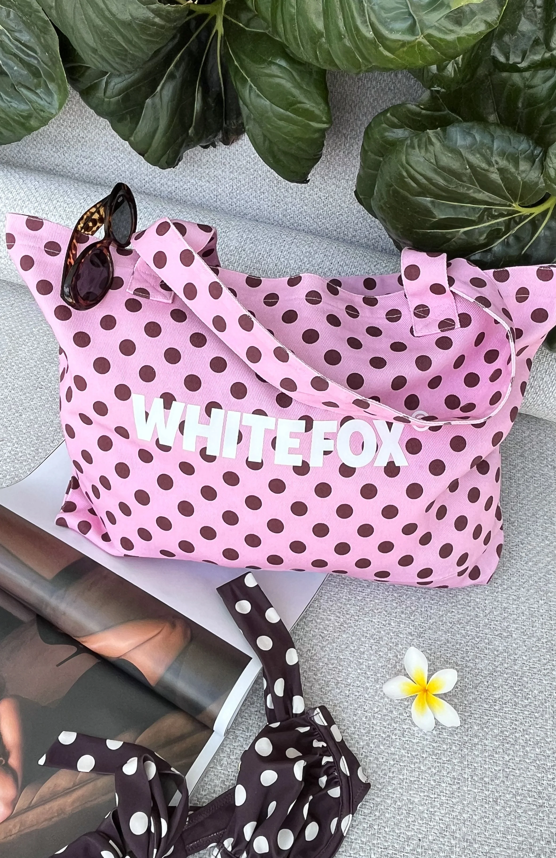 Circle Back To Me Tote Bag Pink/Burgundy Polka Dot - Image 3