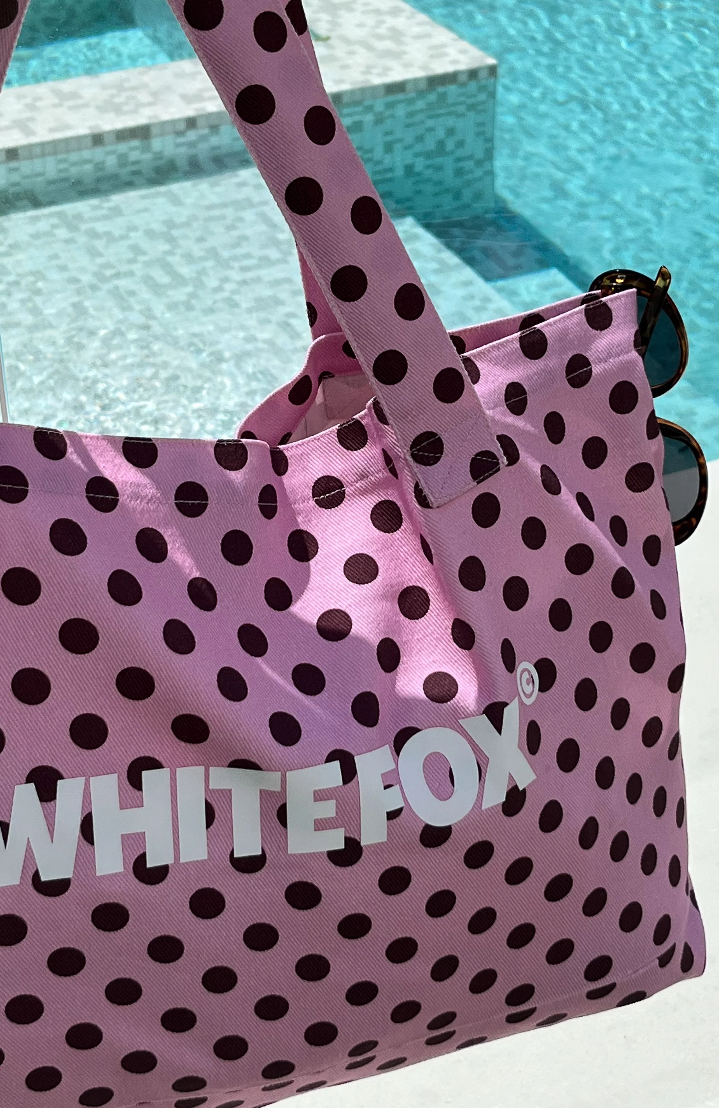 Circle Back To Me Tote Bag Pink/Burgundy Polka Dot - Image 5