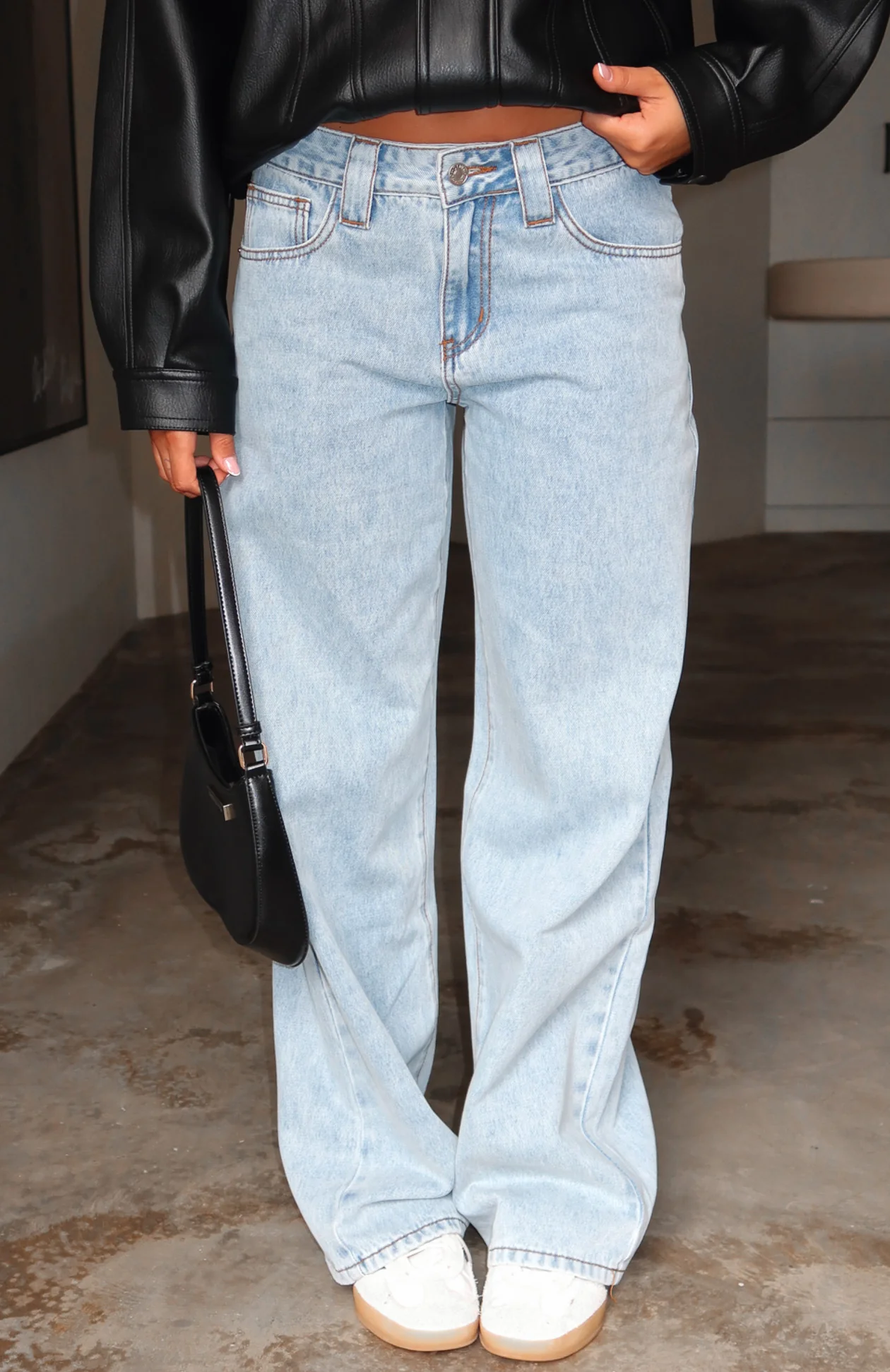Clarissa Low Rise Wide Leg Jeans Mid Blue - Image 5