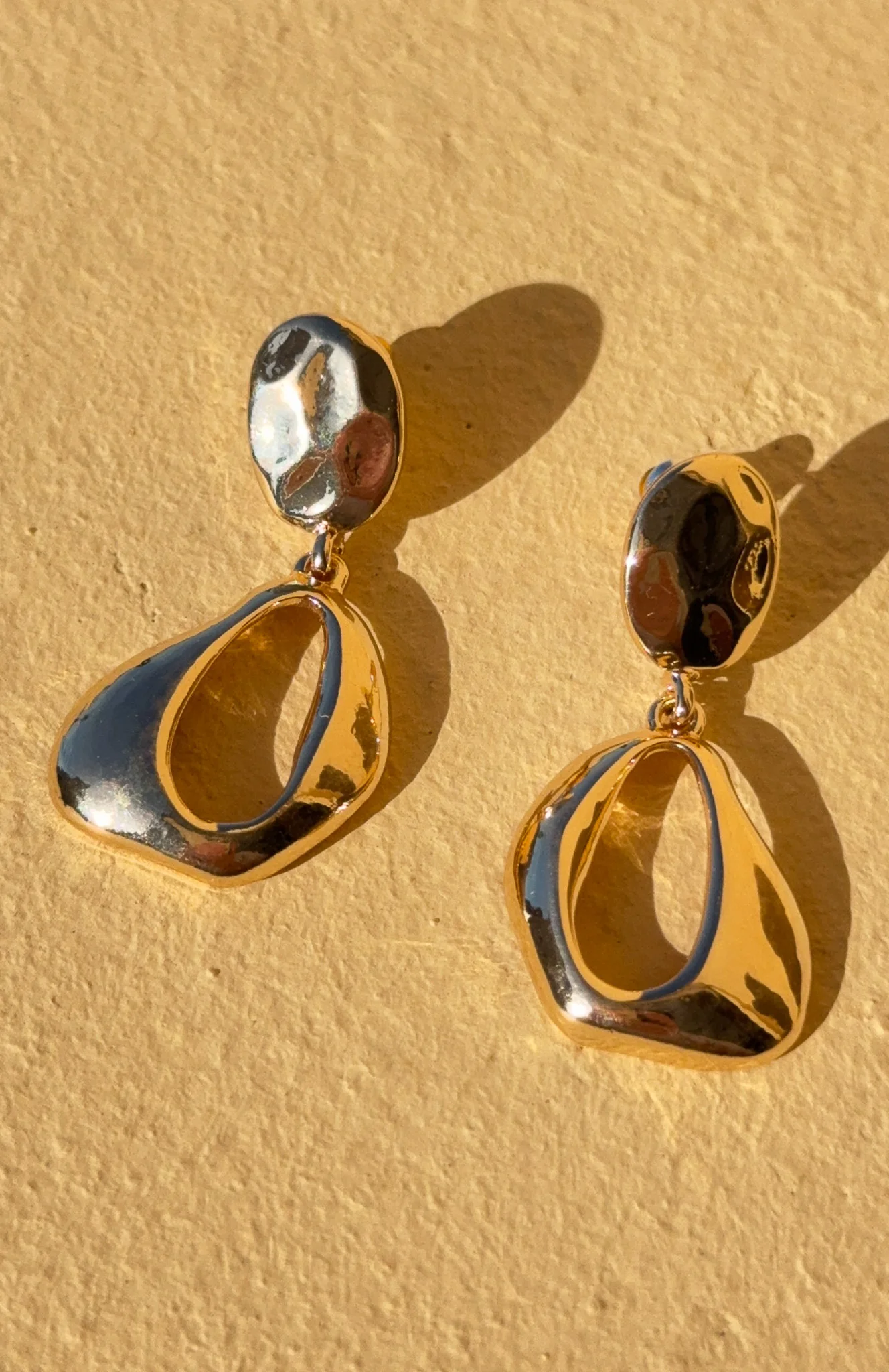 Dunja Earrings Gold - Image 3