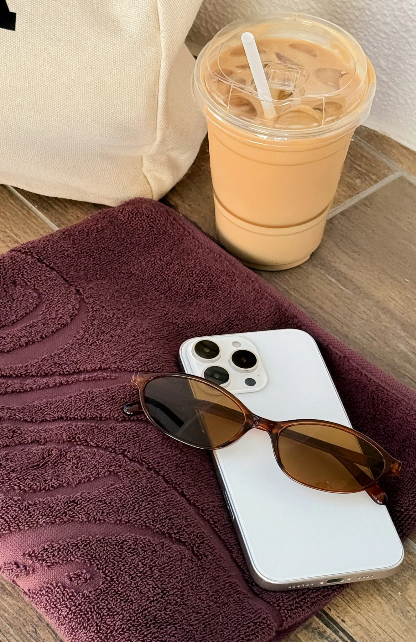 Feeling Fresh Gym Towel Dark Chocolate - Image 3