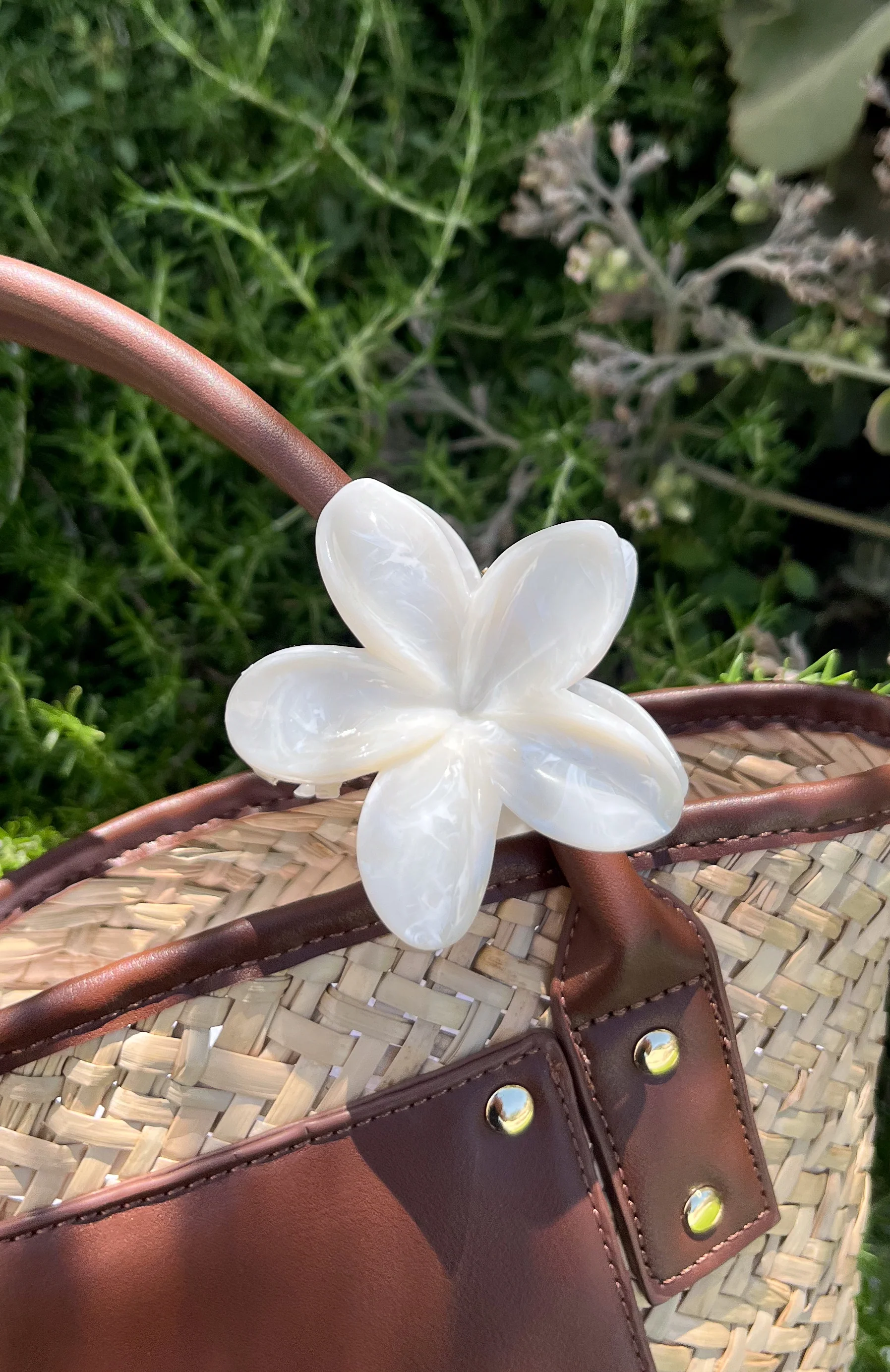 Floral Charm Hair Clip White Marble - Image 4