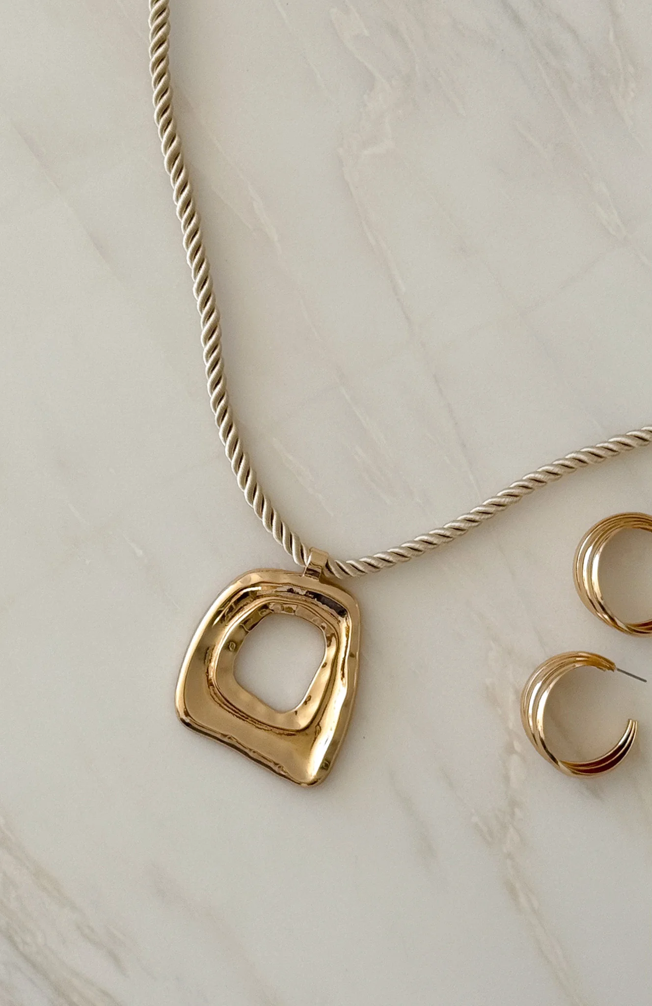 Jair Necklace Gold - Image 4