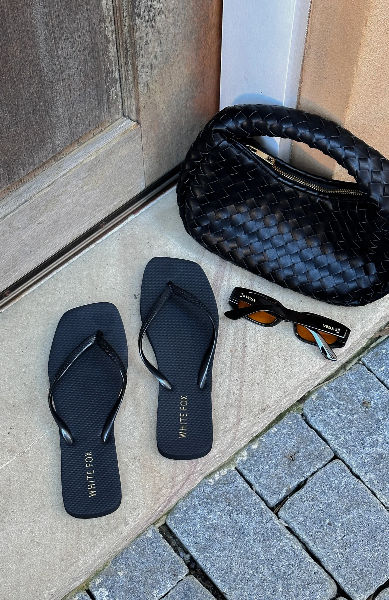 Josie Thong Sandals Black - Image 4