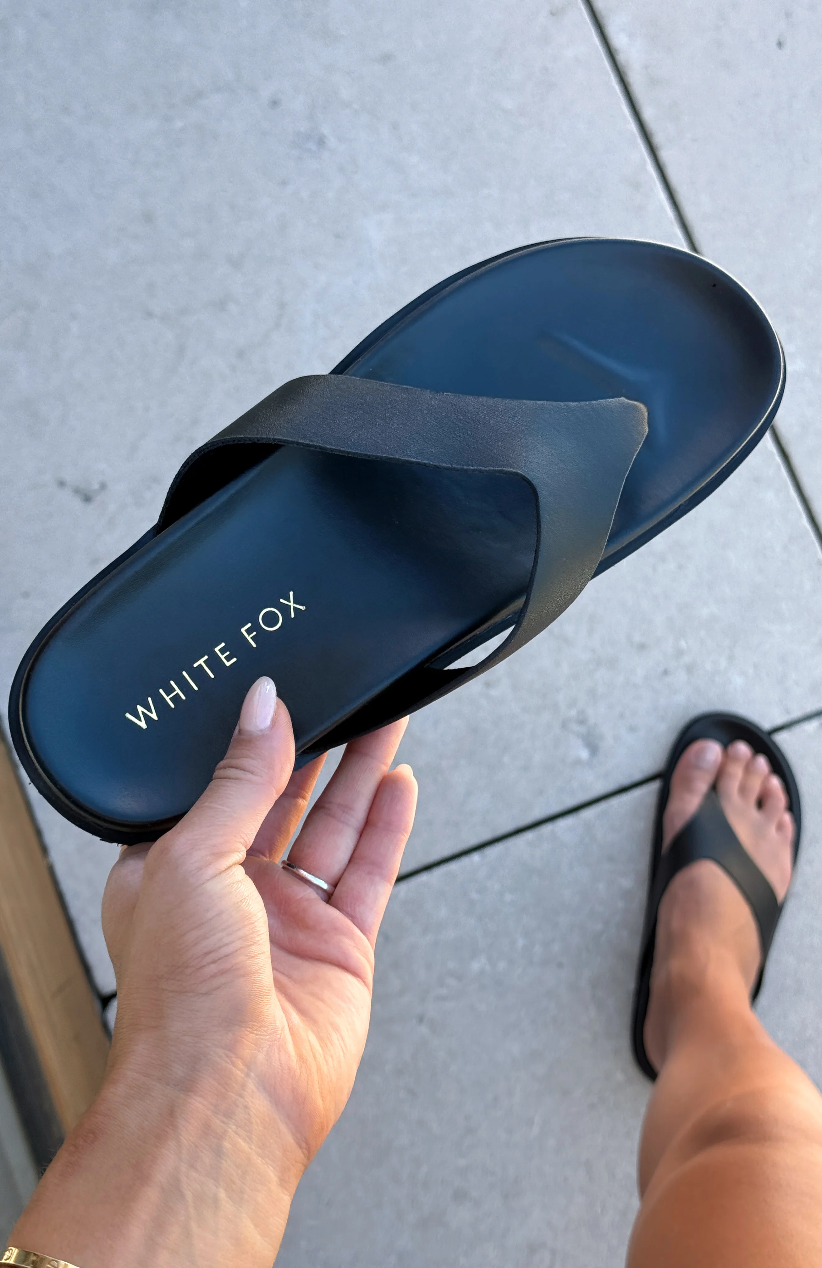 Leonato Thong Sandals Black - Image 4