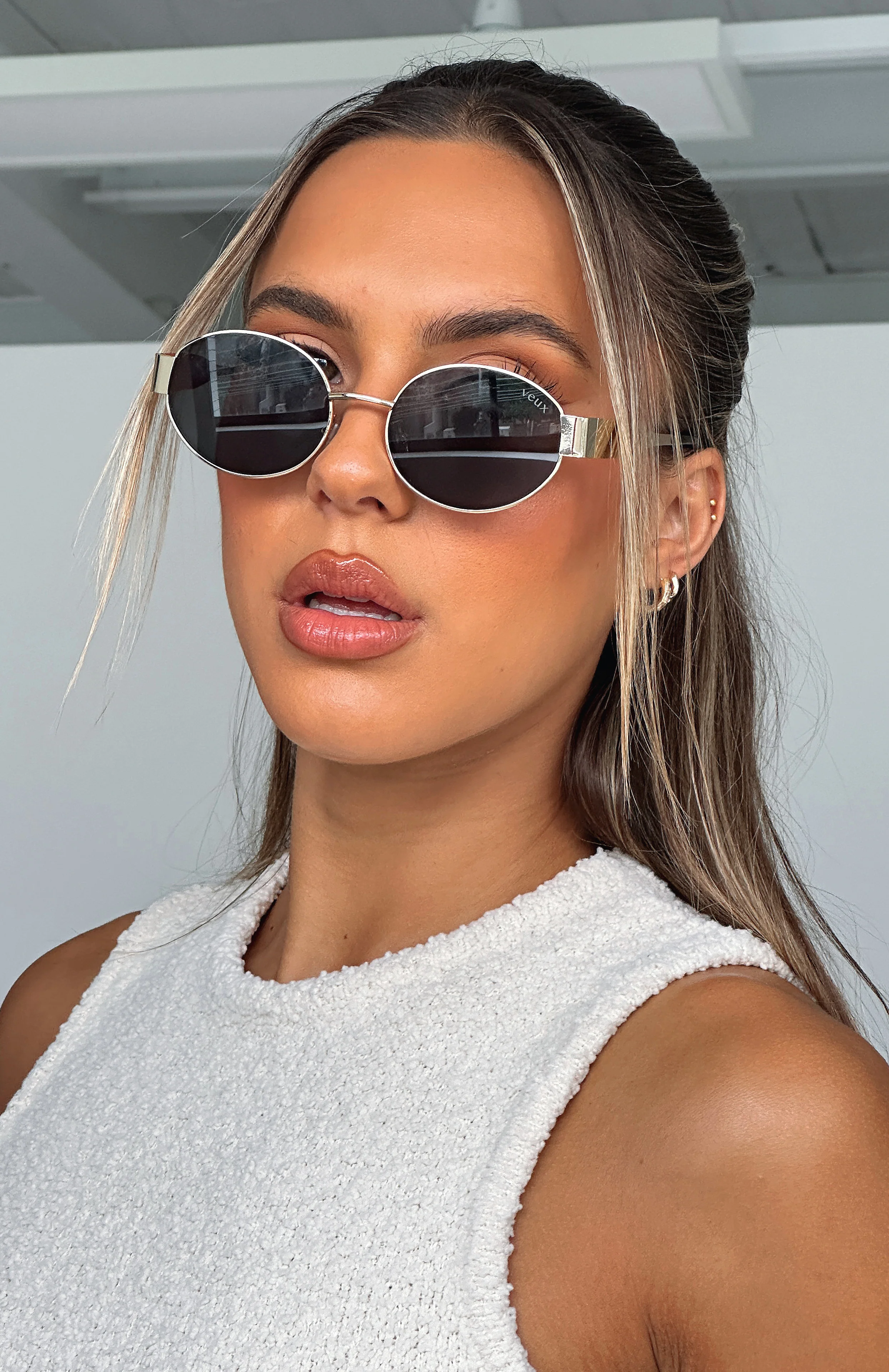 Oasis Sunglasses Gold/Black - Image 4