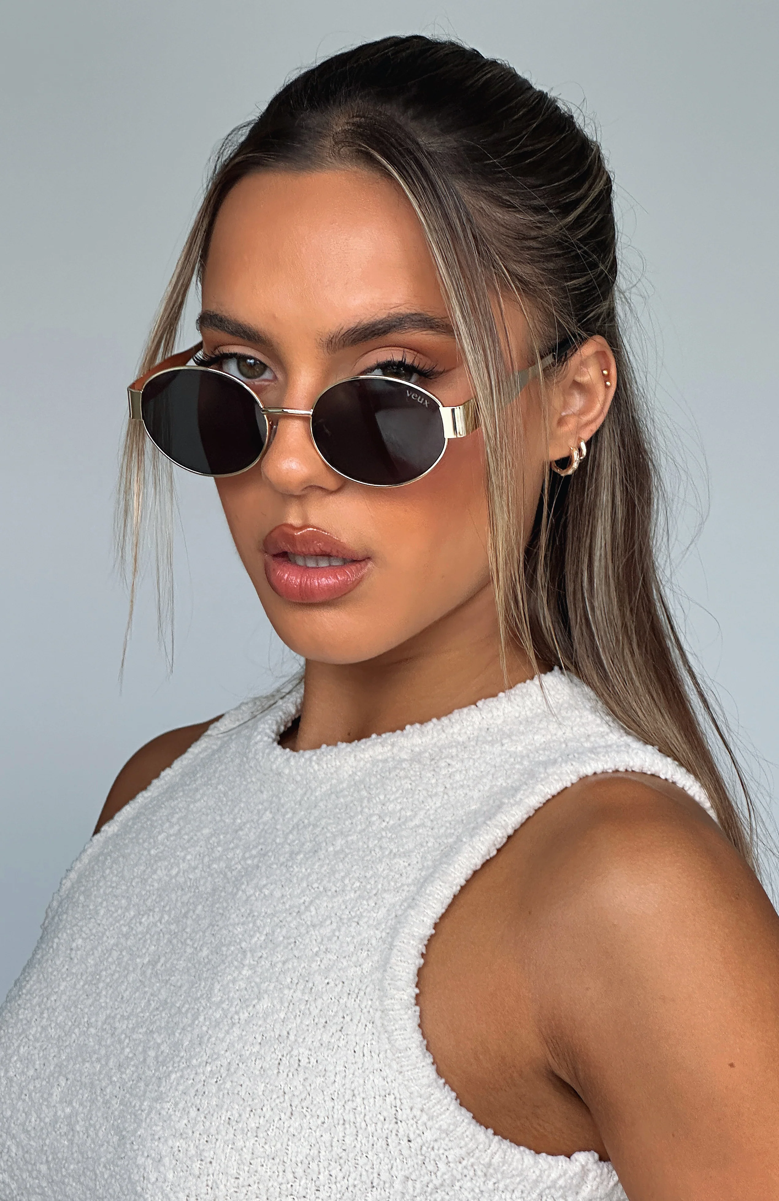 Oasis Sunglasses Gold/Black - Image 5