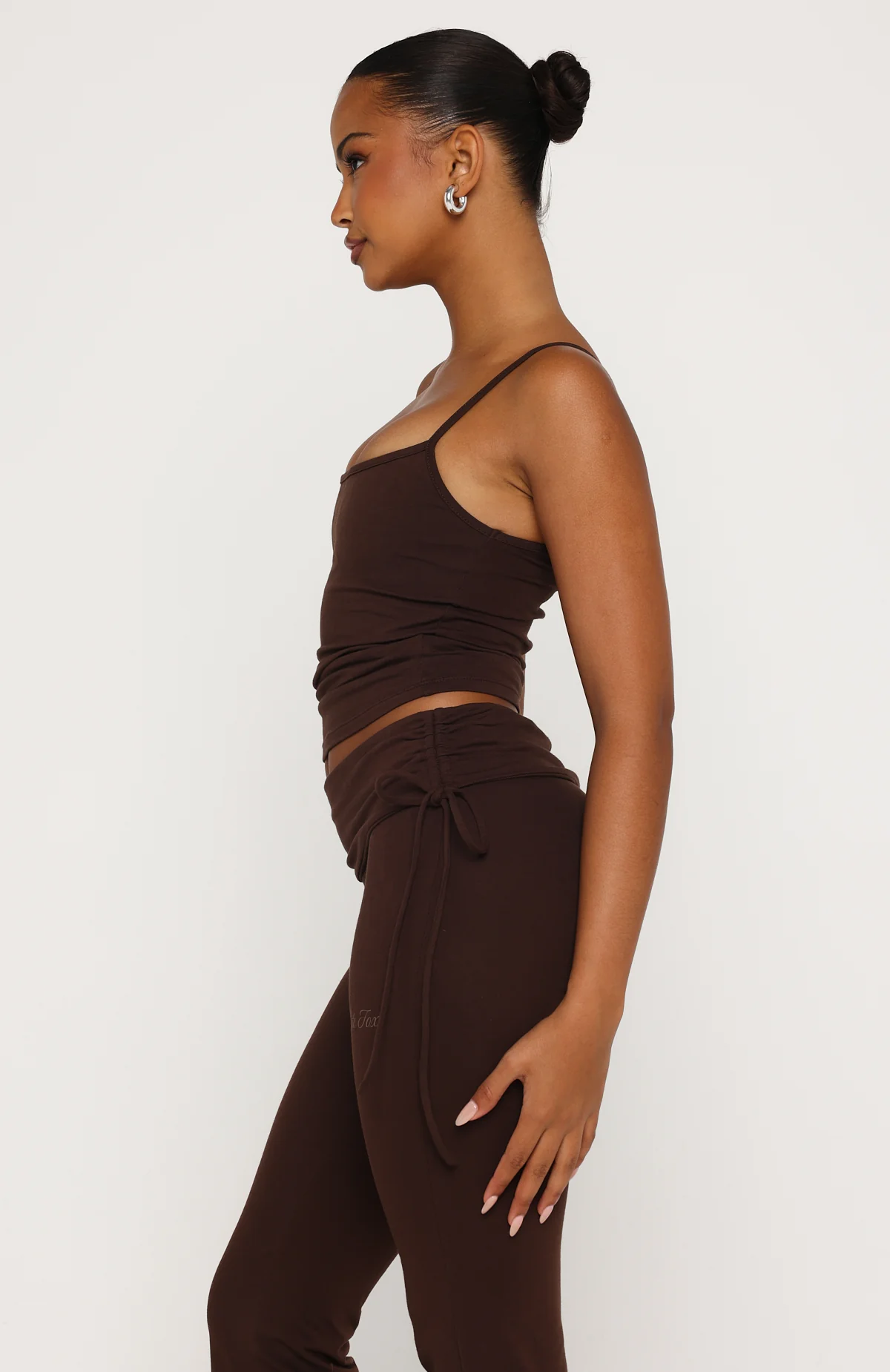 Pretty Vibes Singlet Chocolate - Image 3