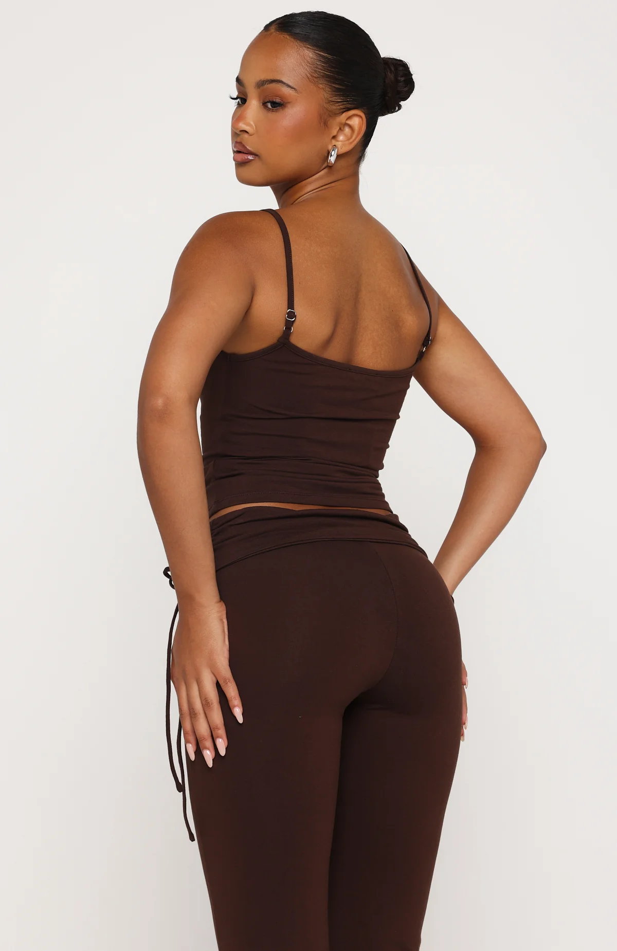 Pretty Vibes Singlet Chocolate - Image 4