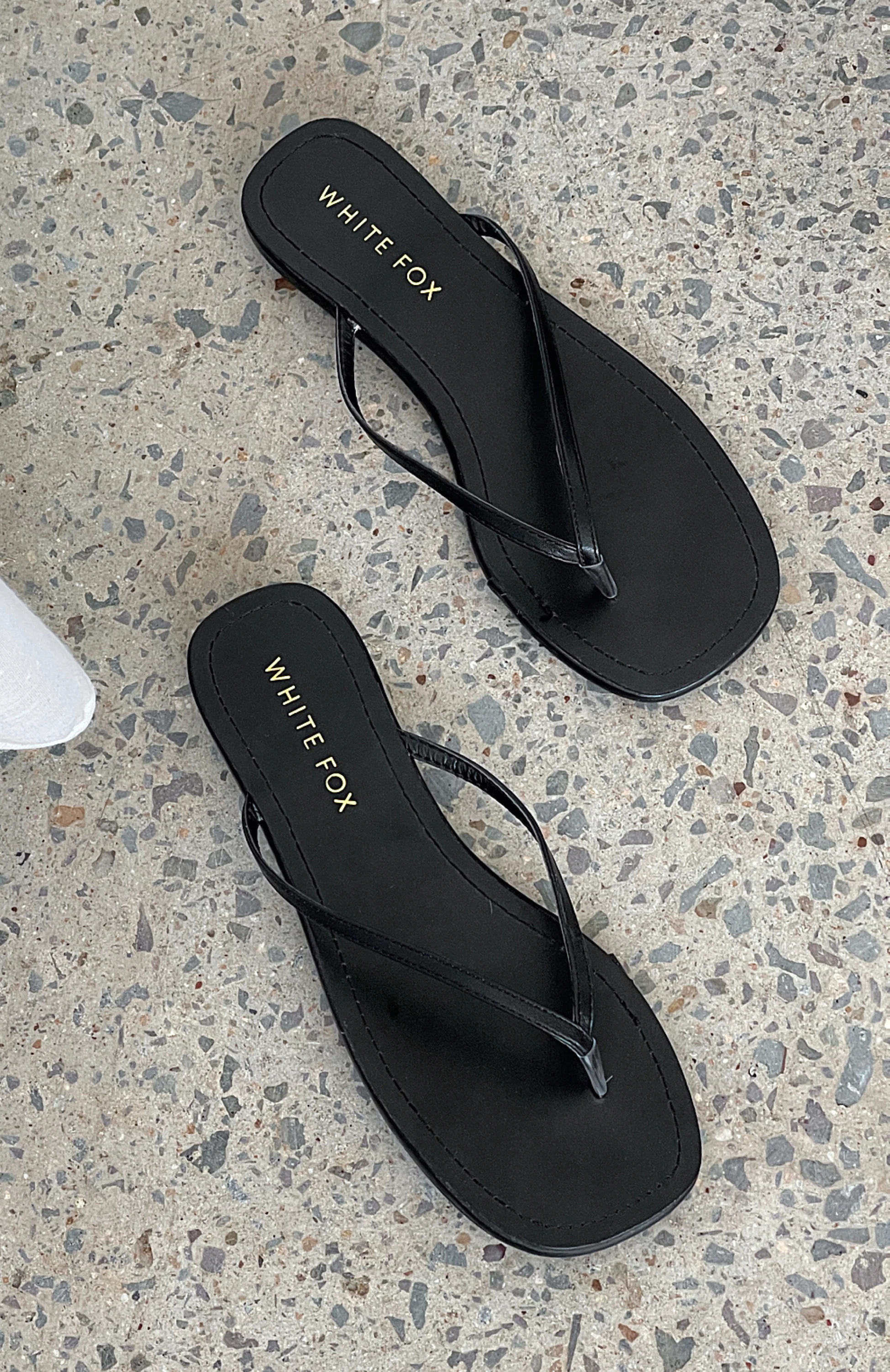 Roma Thong Sandals Black - Image 4