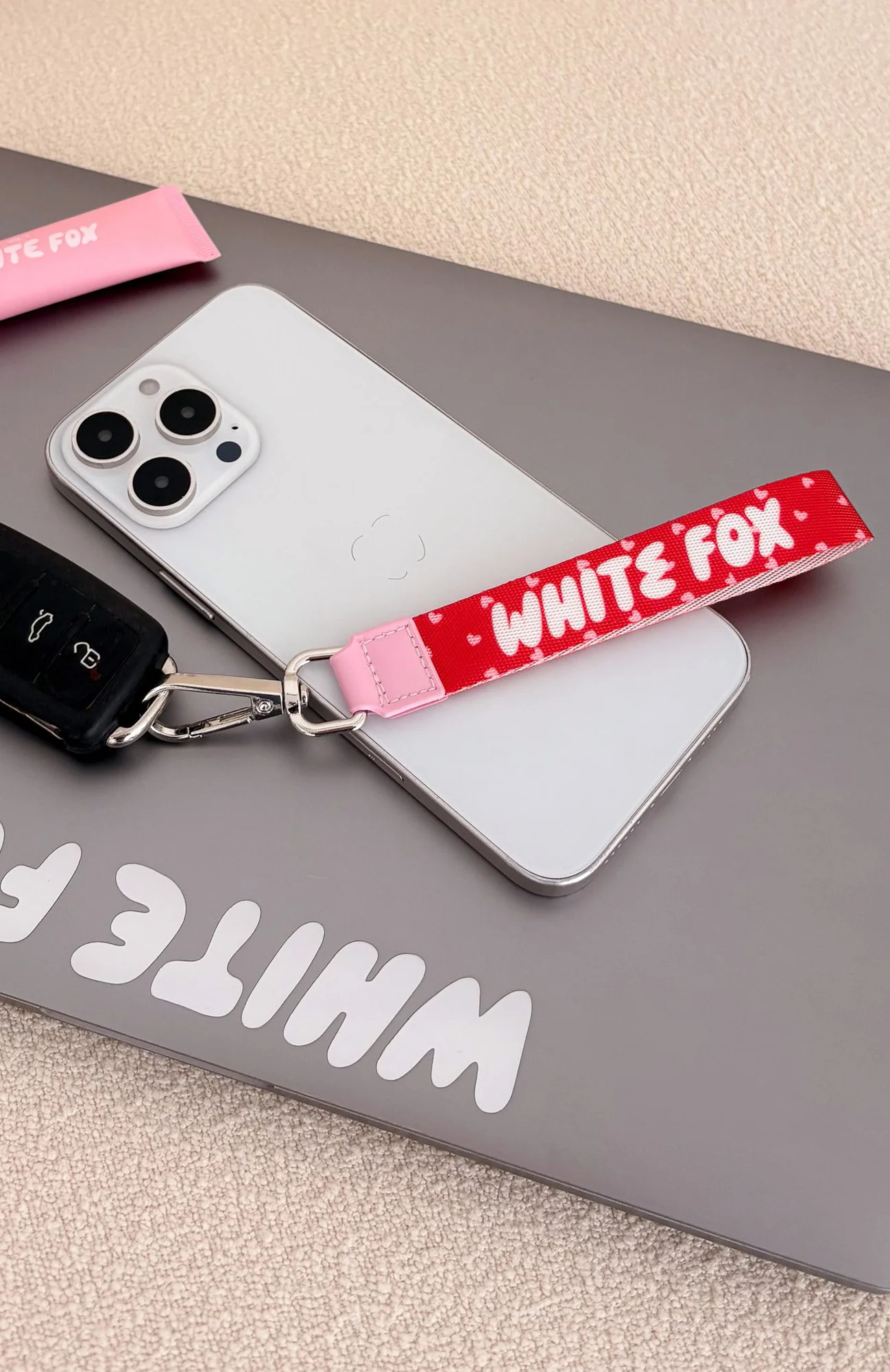 Standing Out Strap Keychain Red Hearts - Image 2