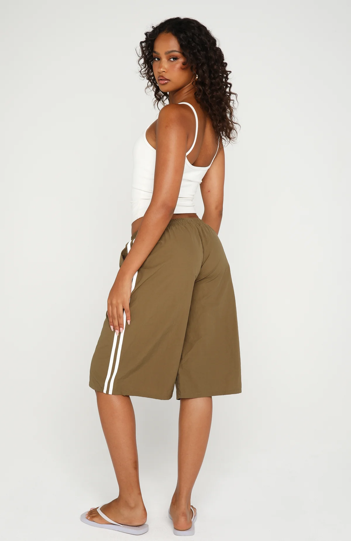 Still Yours Relaxed Shorts Military Green - Image 5