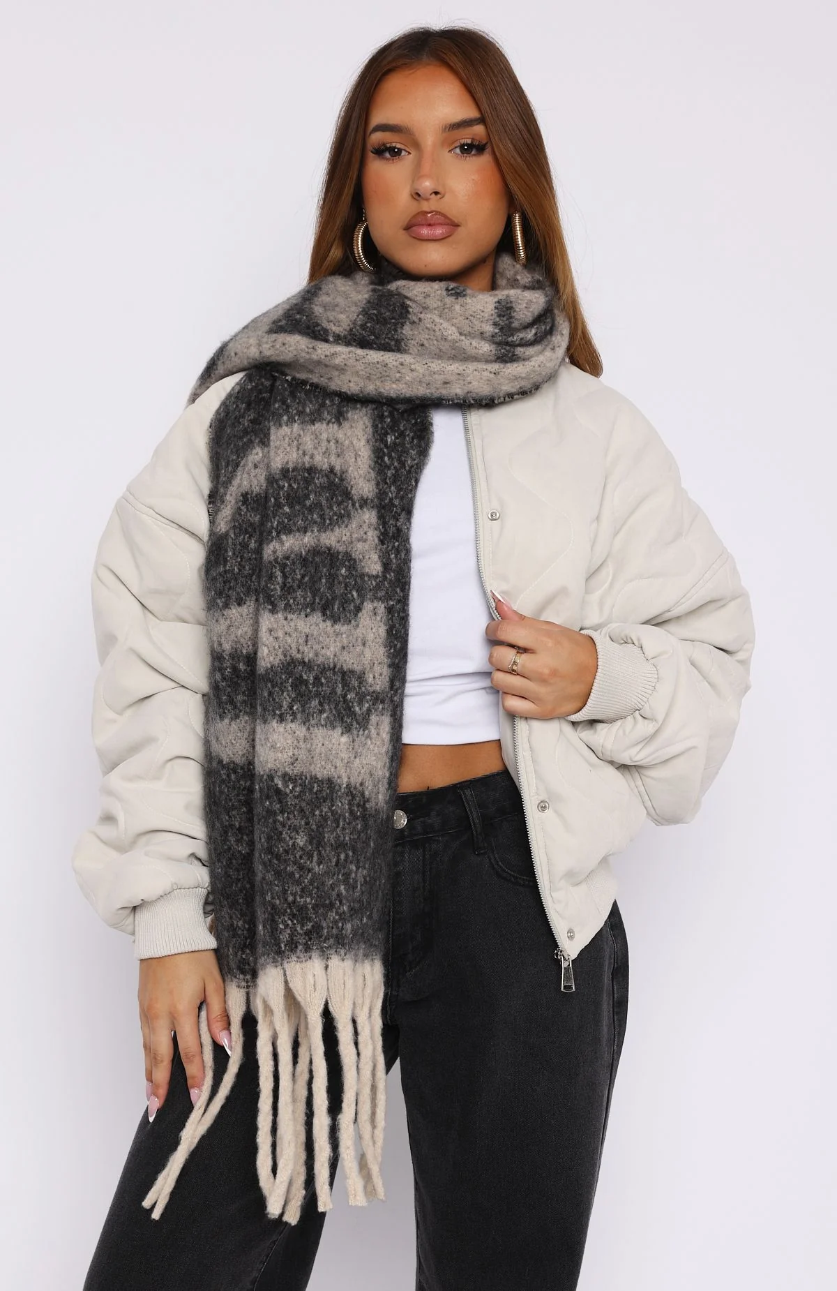 Warm Hug Scarf Black/White - Image 2