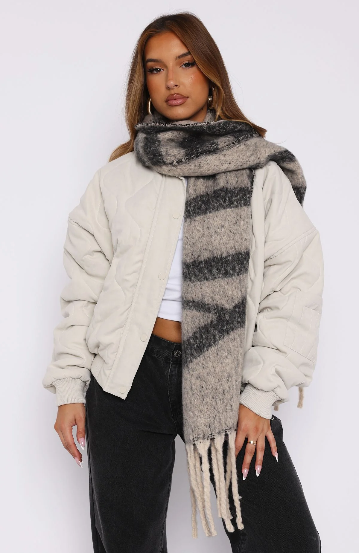 Warm Hug Scarf Black/White - Image 3