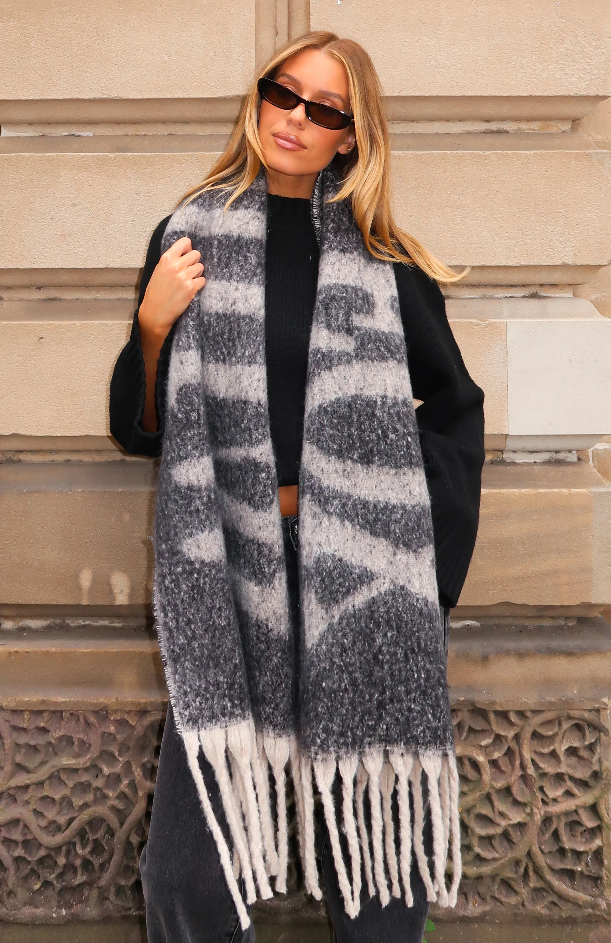 Warm Hug Scarf Black/White - Image 5