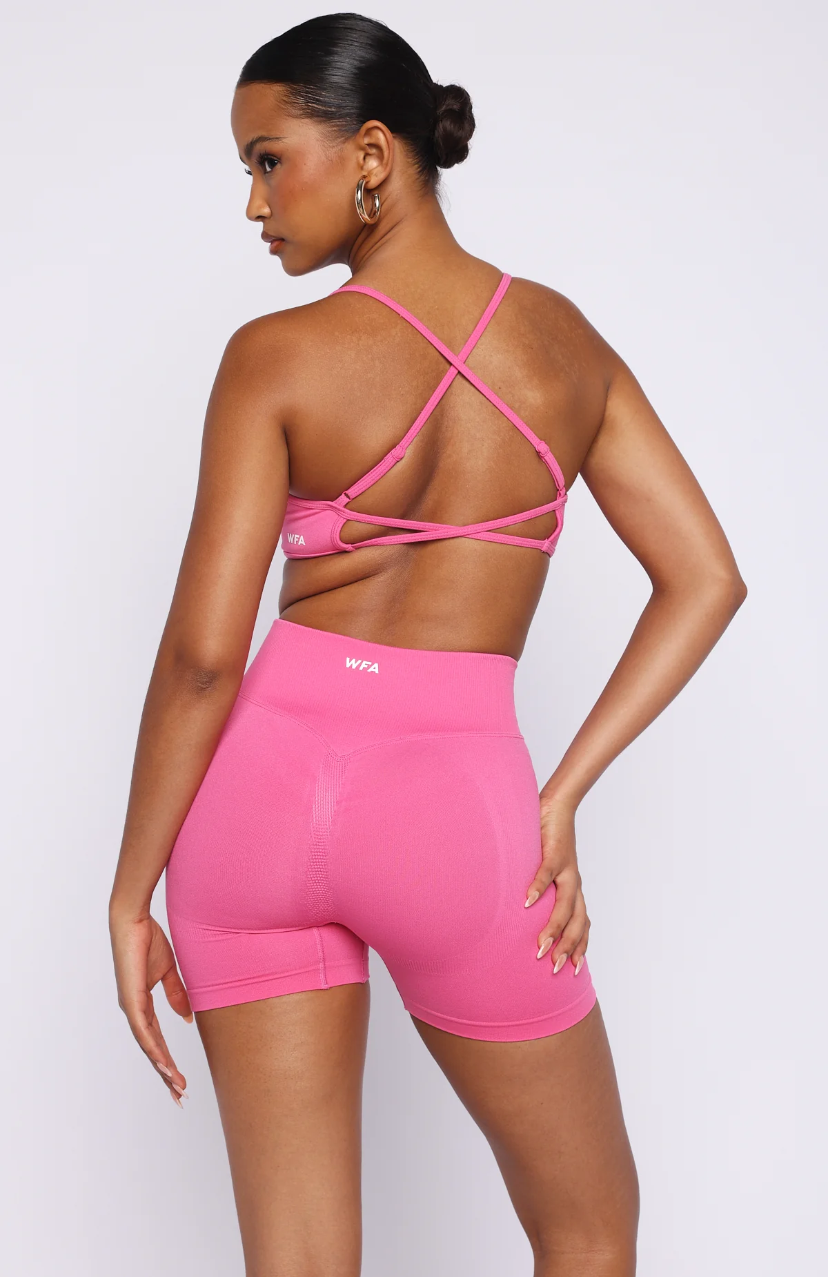Zoom Seamless Shorts 4" Dragonfruit - Image 4